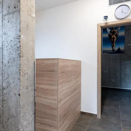 Brand New #16 Near Center With Free Street Parking Apartamento